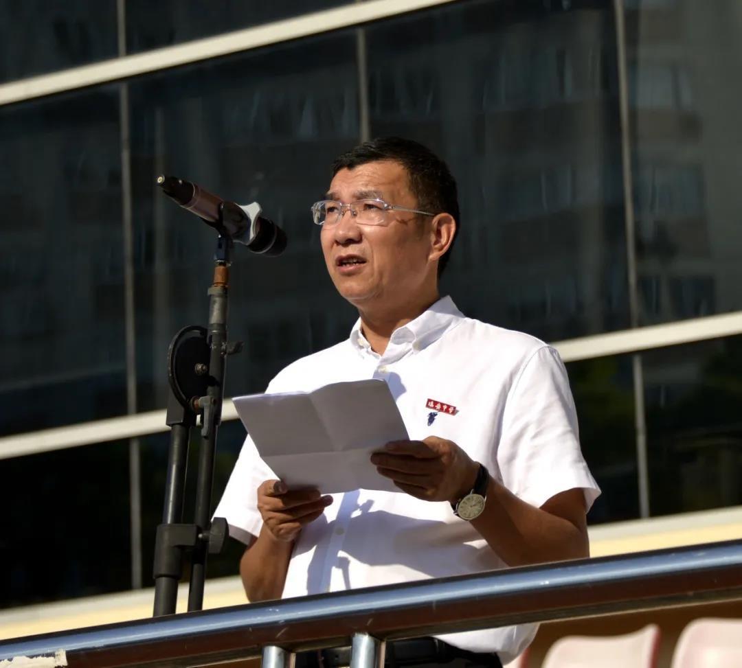 浙江省瑞安中学校长陈良明脚踏实地仰望星空