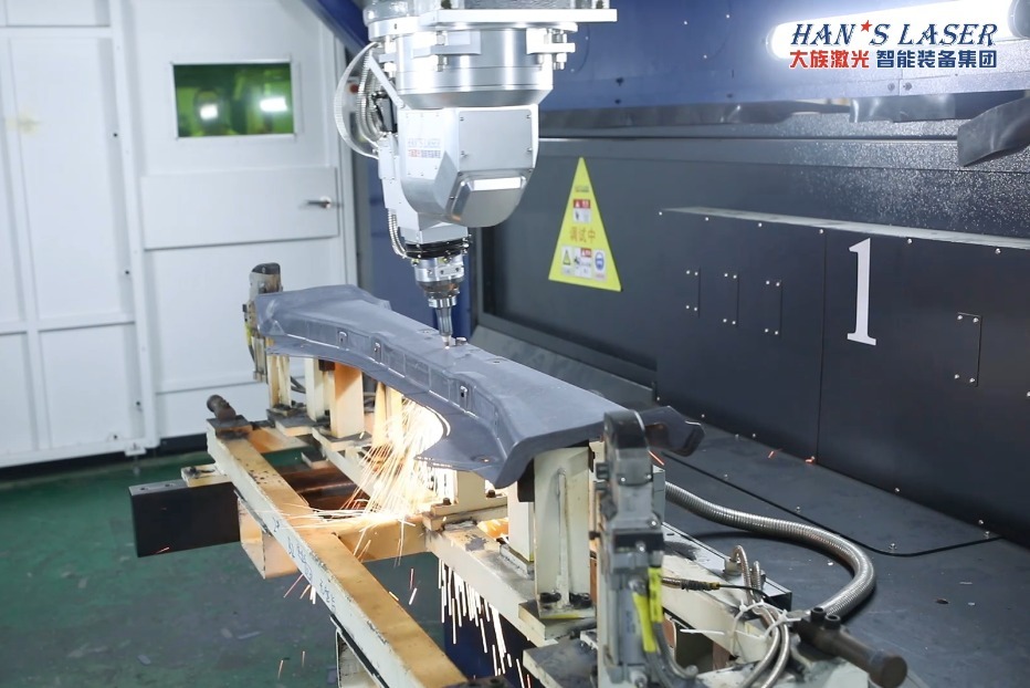 三维五轴激光切割机  三维件切孔修边神器