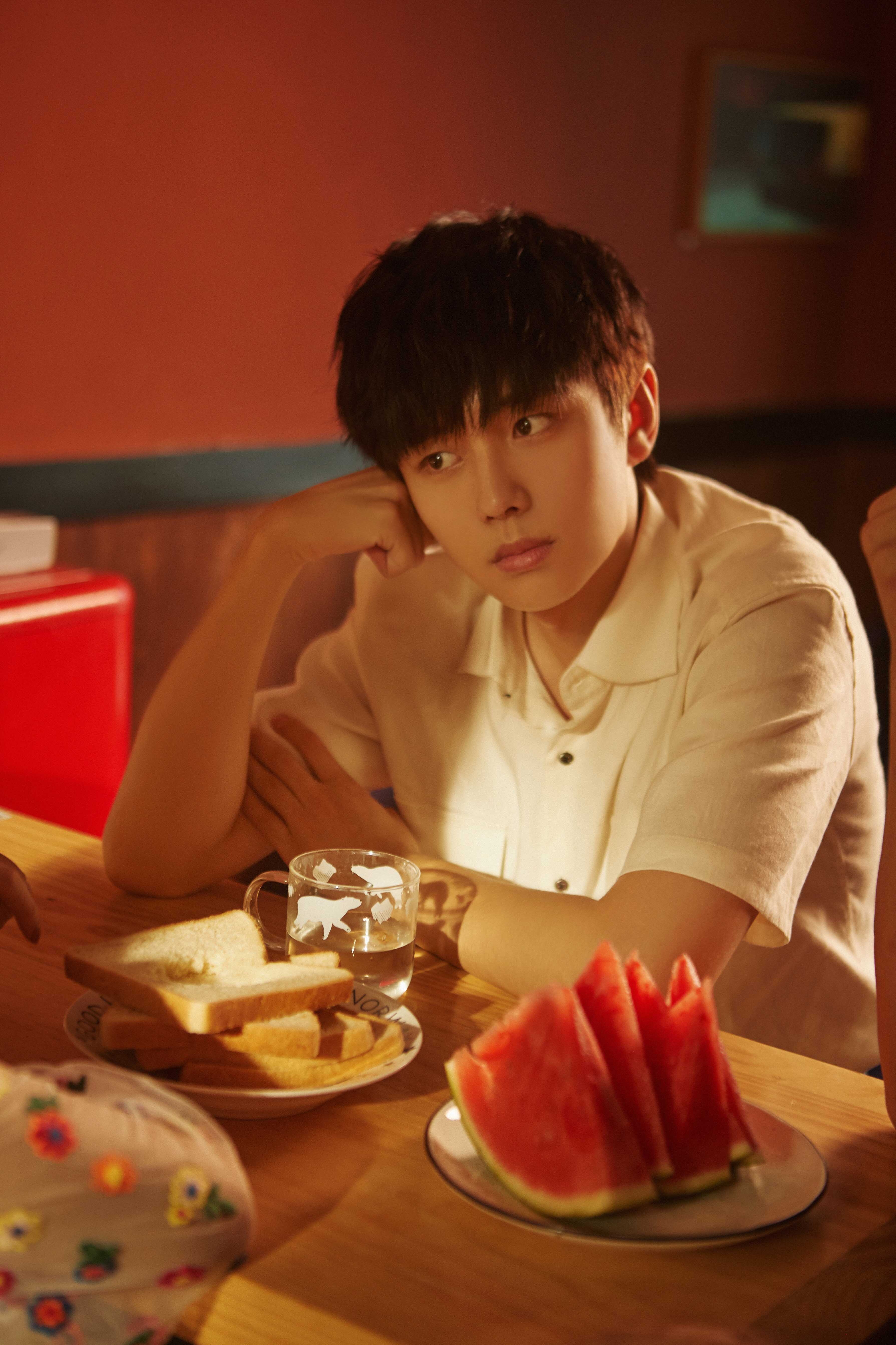 该mv由导演猫的树亲自操刀,人气演员翟子路主演.