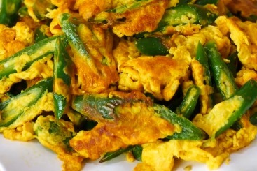 青椒炒鸡蛋难怪不好吃，看饭店大厨怎么做的！