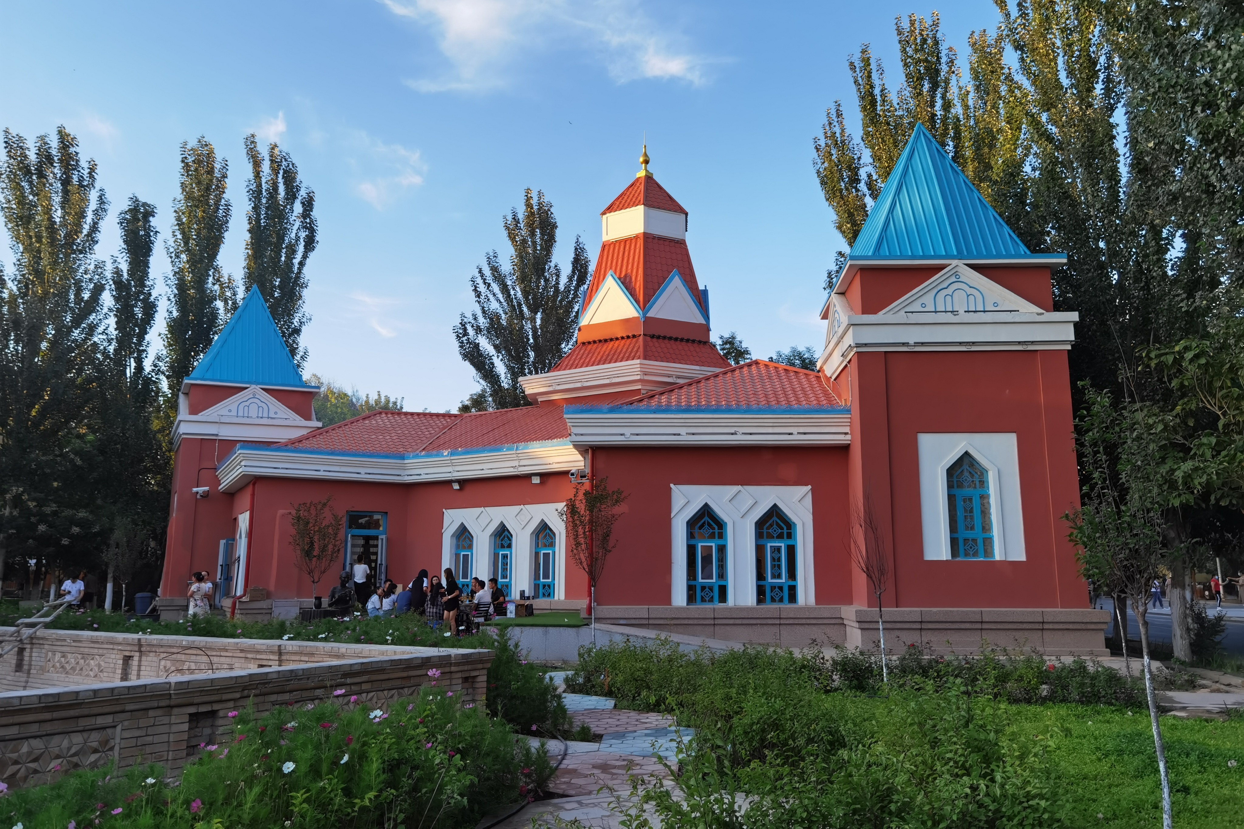 美丽的伊宁市多姿多彩