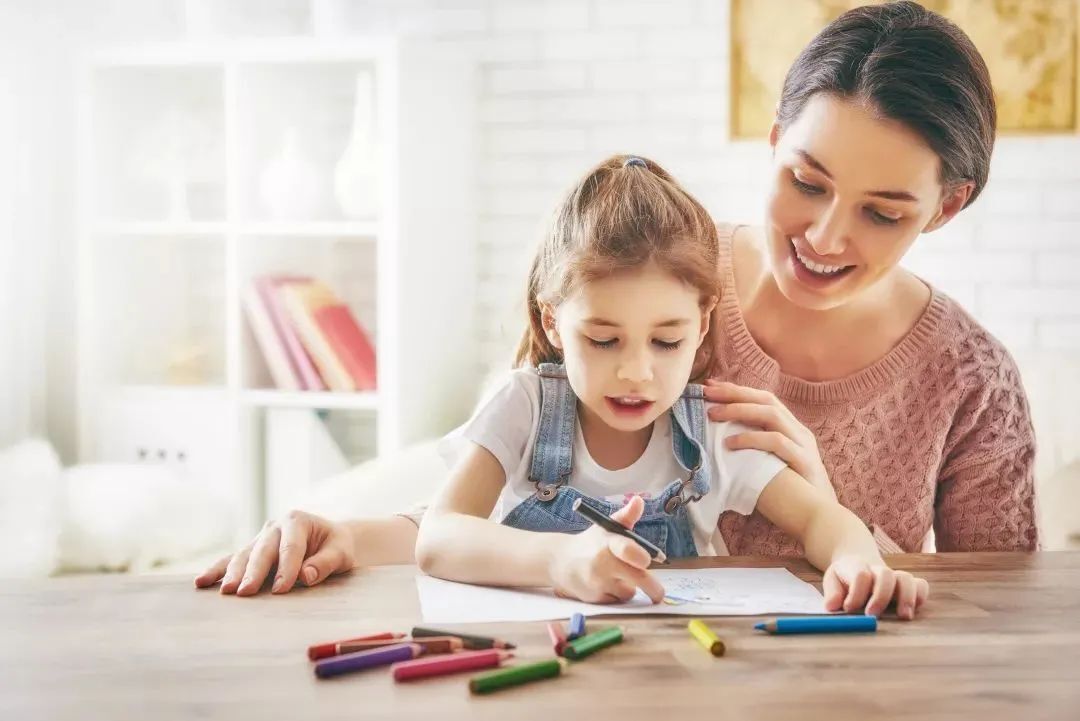 7歲女孩偷拿玩具,媽媽報警:恐嚇式教育對孩子的影響有多大?