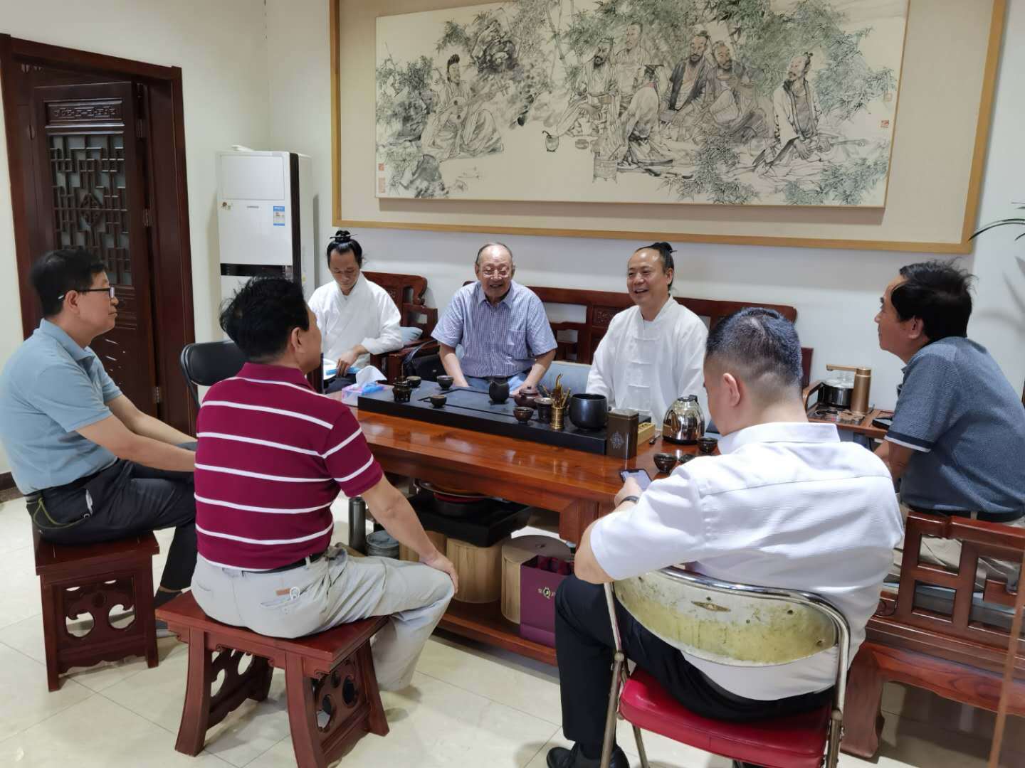 著名书法家王祥之一行到白云观进行书法交流__凤凰网