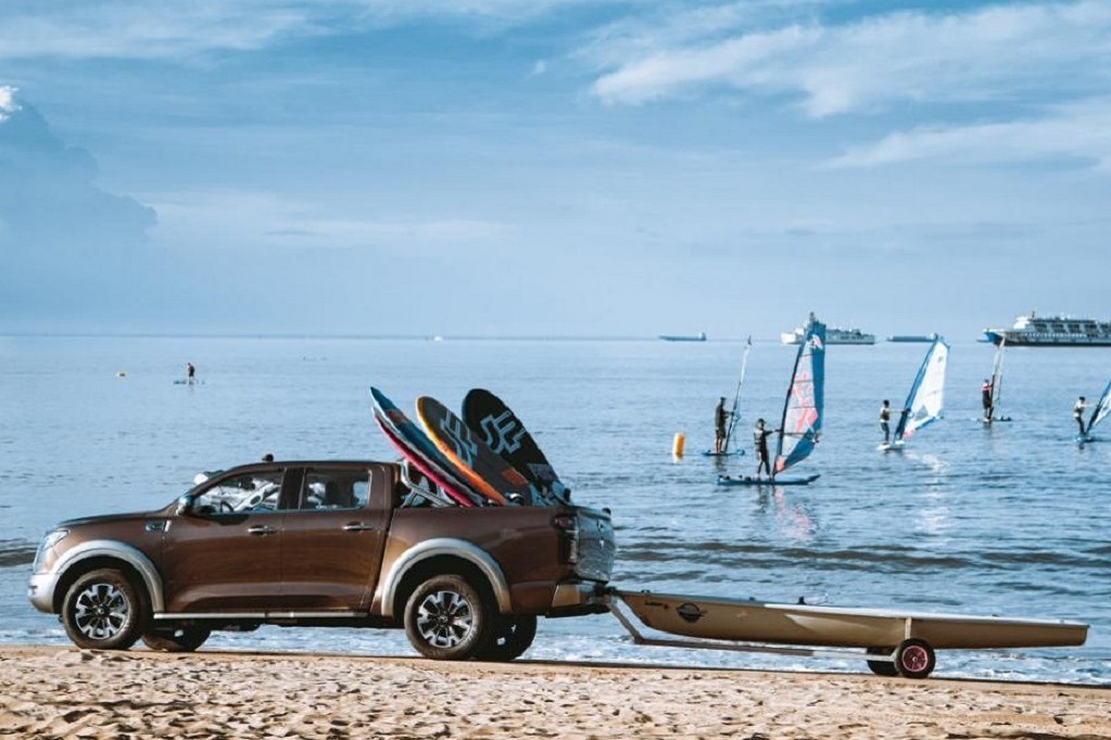 搭载2.0t柴油8AT 长城炮乘用商用皮卡11.78万元起上市