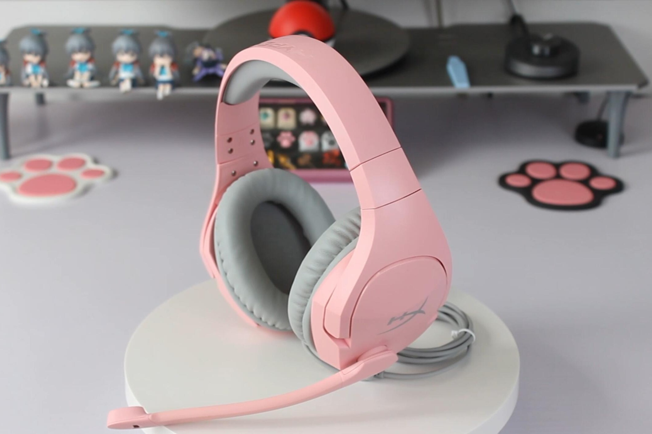 美丽但危险的金士顿粉色毒刺游戏耳机