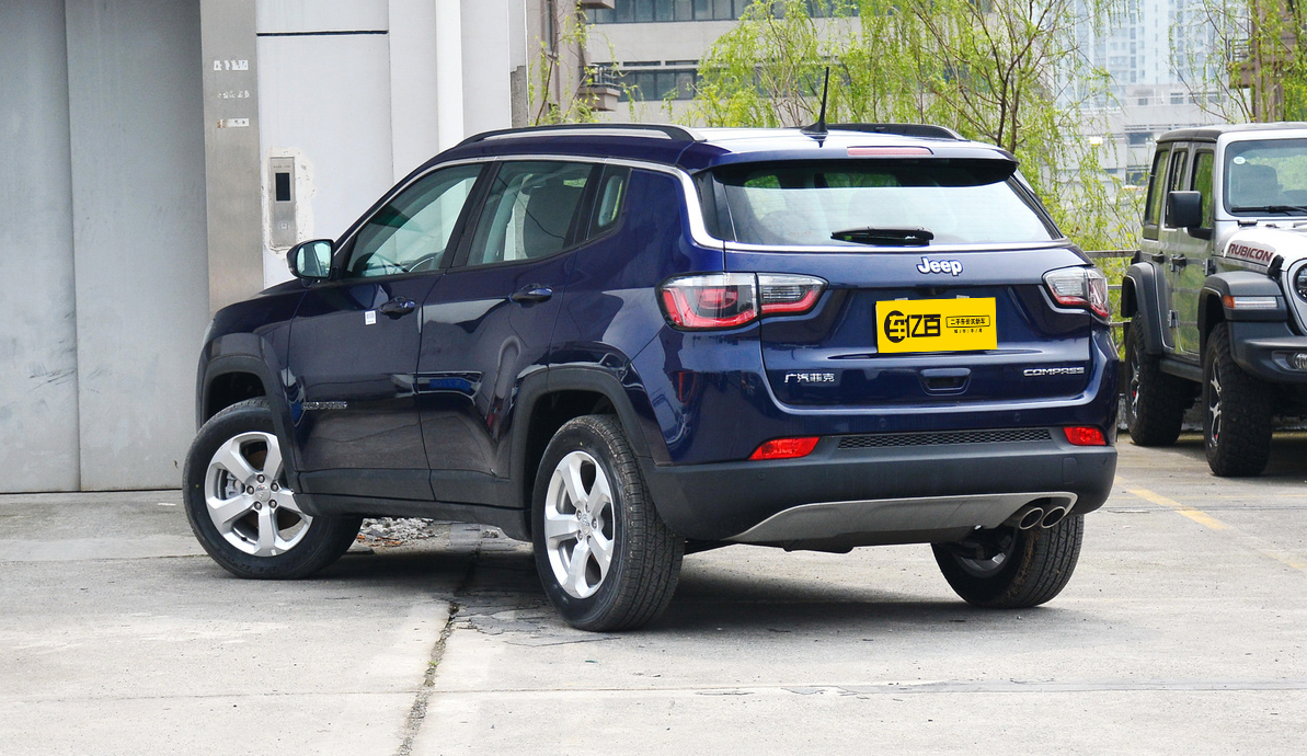 广汽菲克jeep 指南者 2020款 220t 精英版