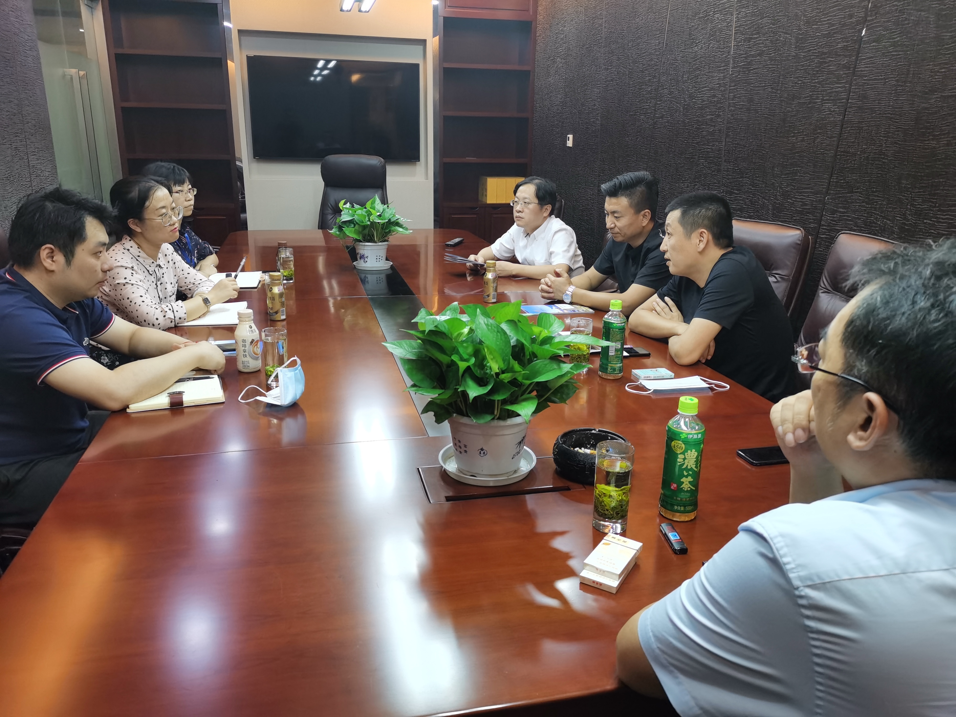 小红蚁创始人奕龙老师与南京建邺区高新技术产业开发区洽谈合作.