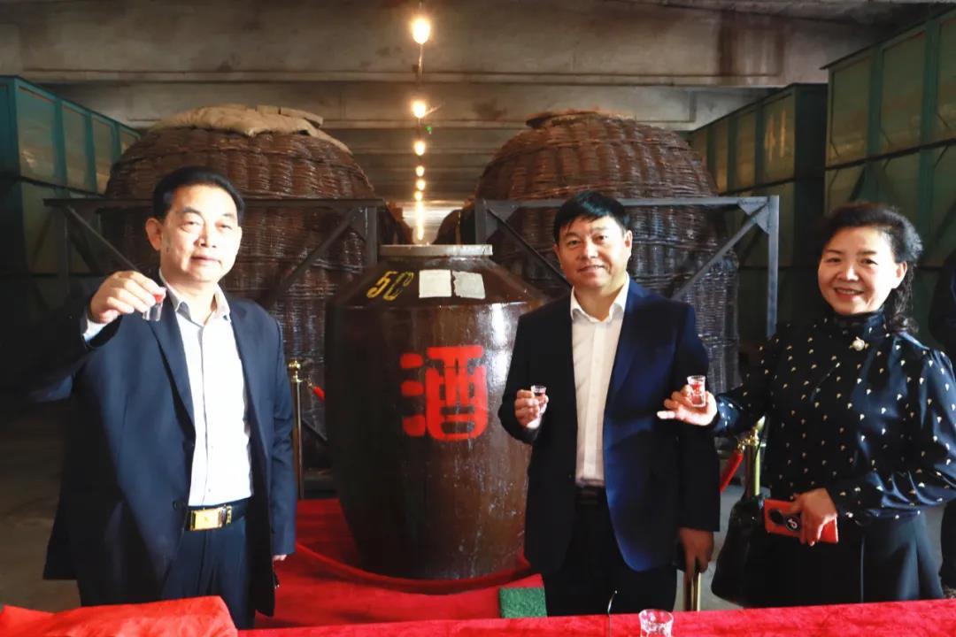 甘肃省酒业协会会长一行莅临皇台酒业调研