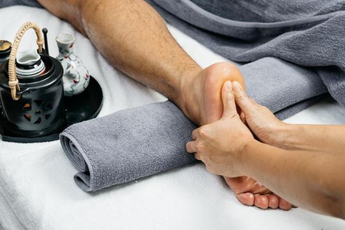 按摩师也要下岗了？国产按摩机器人面世