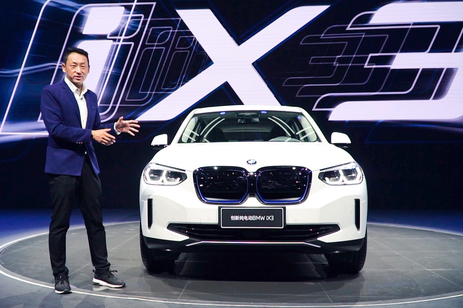 以驾控闻名的豪华品牌 它的电动车不香么 创新纯电动BMW iX3详解_凤凰网视频_凤凰网