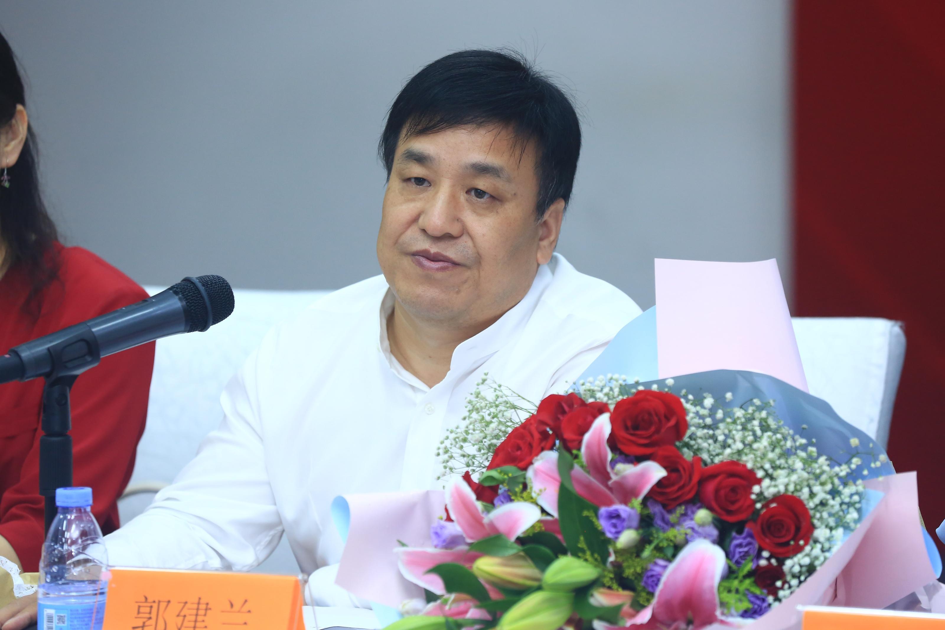 天生歌者许海霞 《大中华》唱给世界听