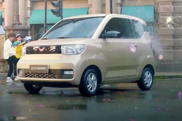 五菱宏光迷你EV8月销量1.5万辆，超越特斯拉Model 3