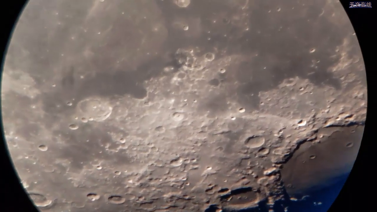 清晰可见来看看望远镜中的月球表面吧
