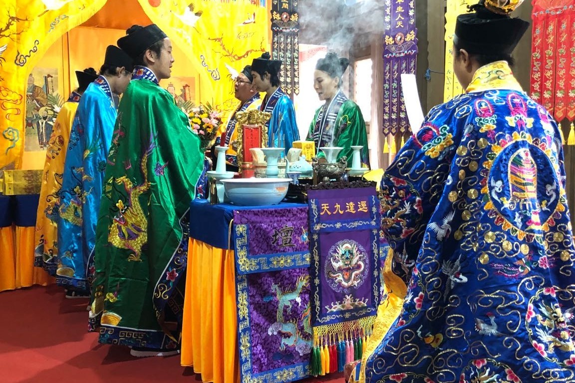 忻州古城泰山庙于庚子年八月初七为善信举行法事