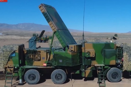 陆军第75集团军某防空旅：大漠亮剑！构建一体化防空火力网