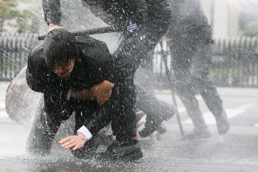 韩国电影《熔炉》,不忍直视的人性之恶,悲惨的现实困境儿童