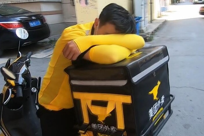 外卖初体验|孤独的骑行者:从兴奋上岗到蹲电梯里休息