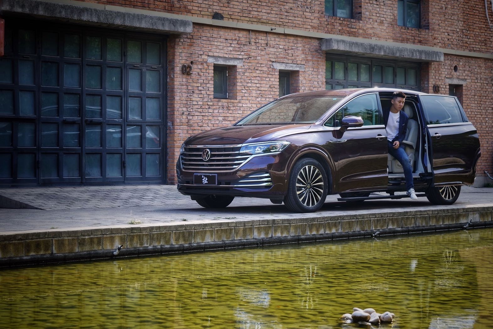 GL8杀手？ 多重身份体验上汽大众威然