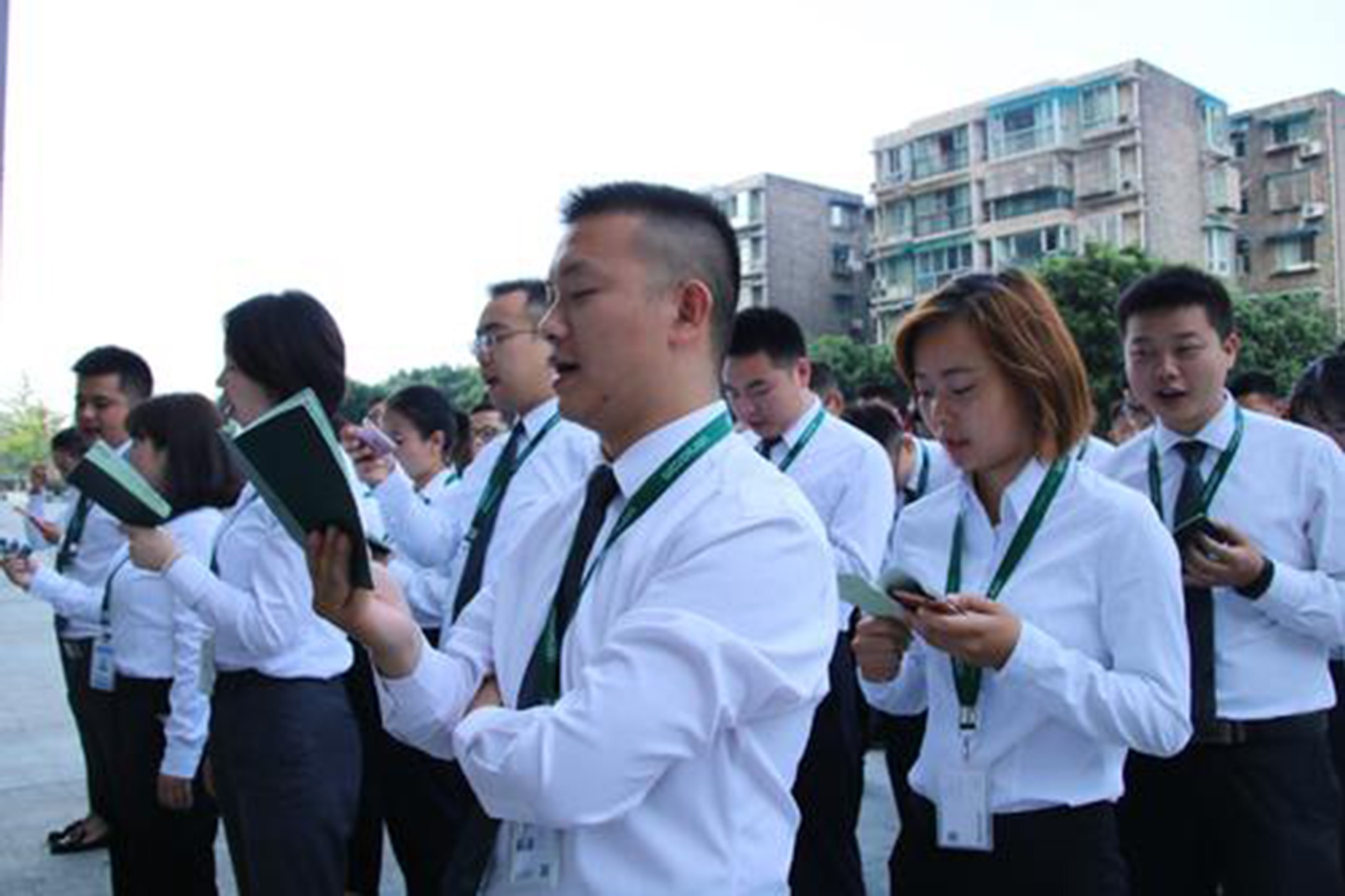 如何有效激励业务员做出更多业绩？