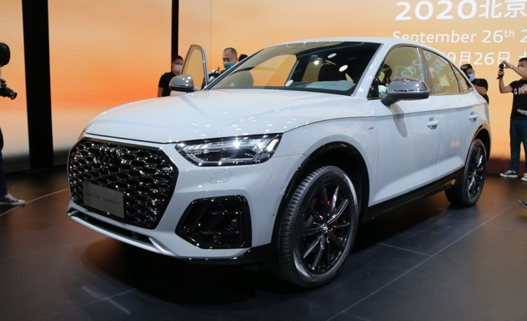 毕竟,这全面黑化的中网只有奥迪rs和御用改装厂abt才配拥有.