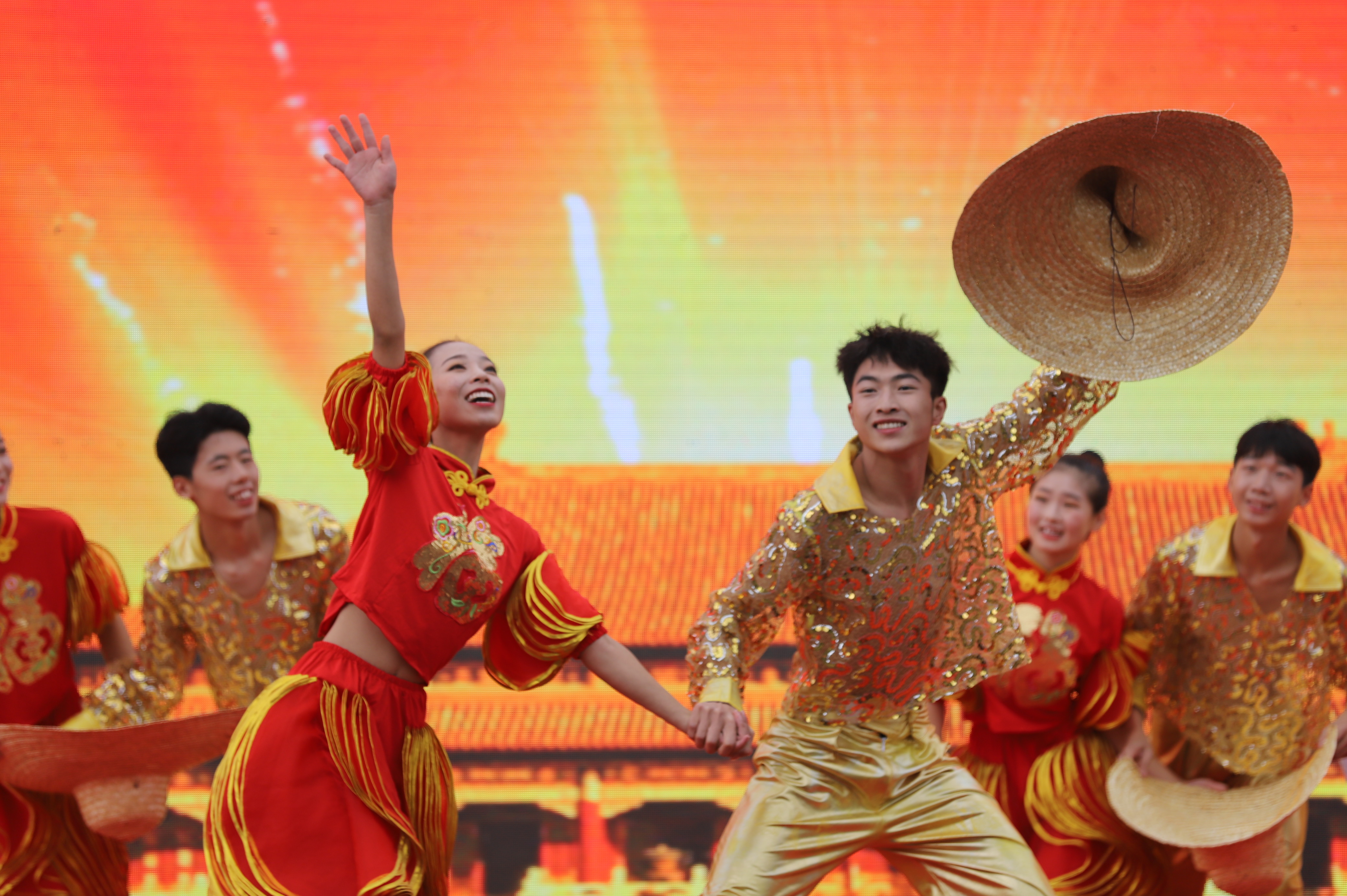 第一阶段,副县长周兴致辞,县委常委,宣传部部长赵贤慧宣布古县"秋高