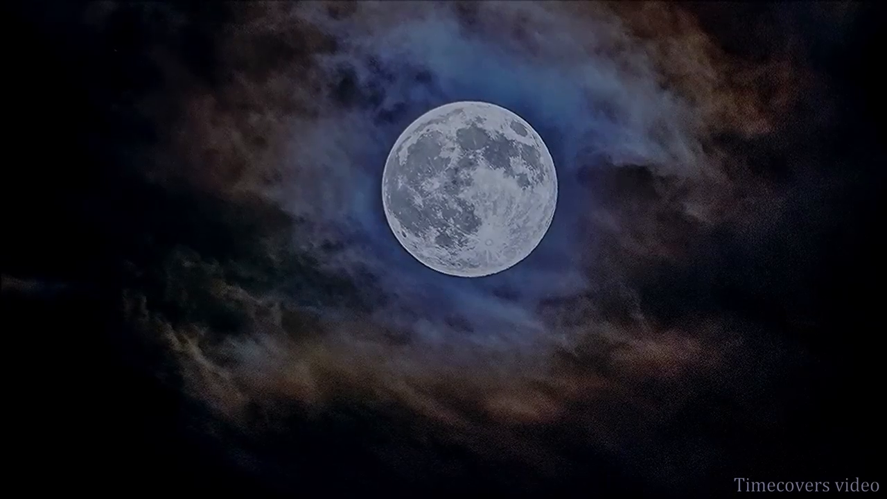 夜月的星空:城市景观与自然的结合