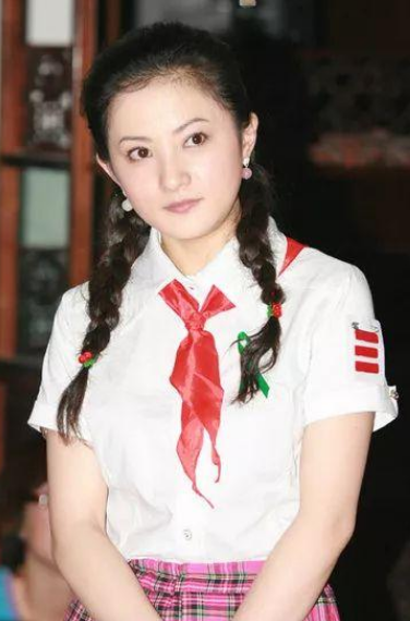 8岁成名,红过关晓彤,深受琼瑶宠爱,今40岁"小婉君"过得咋样