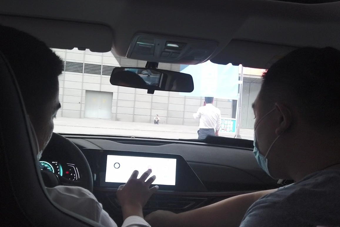 车展偶遇“宝马男”被欧尚X5声浪征服，原来豪车车主想要的是这些