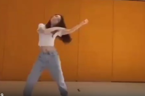 郭富城老婆方媛跳舞，手是手腿是腿，大家各跳各的。你觉得怎样？