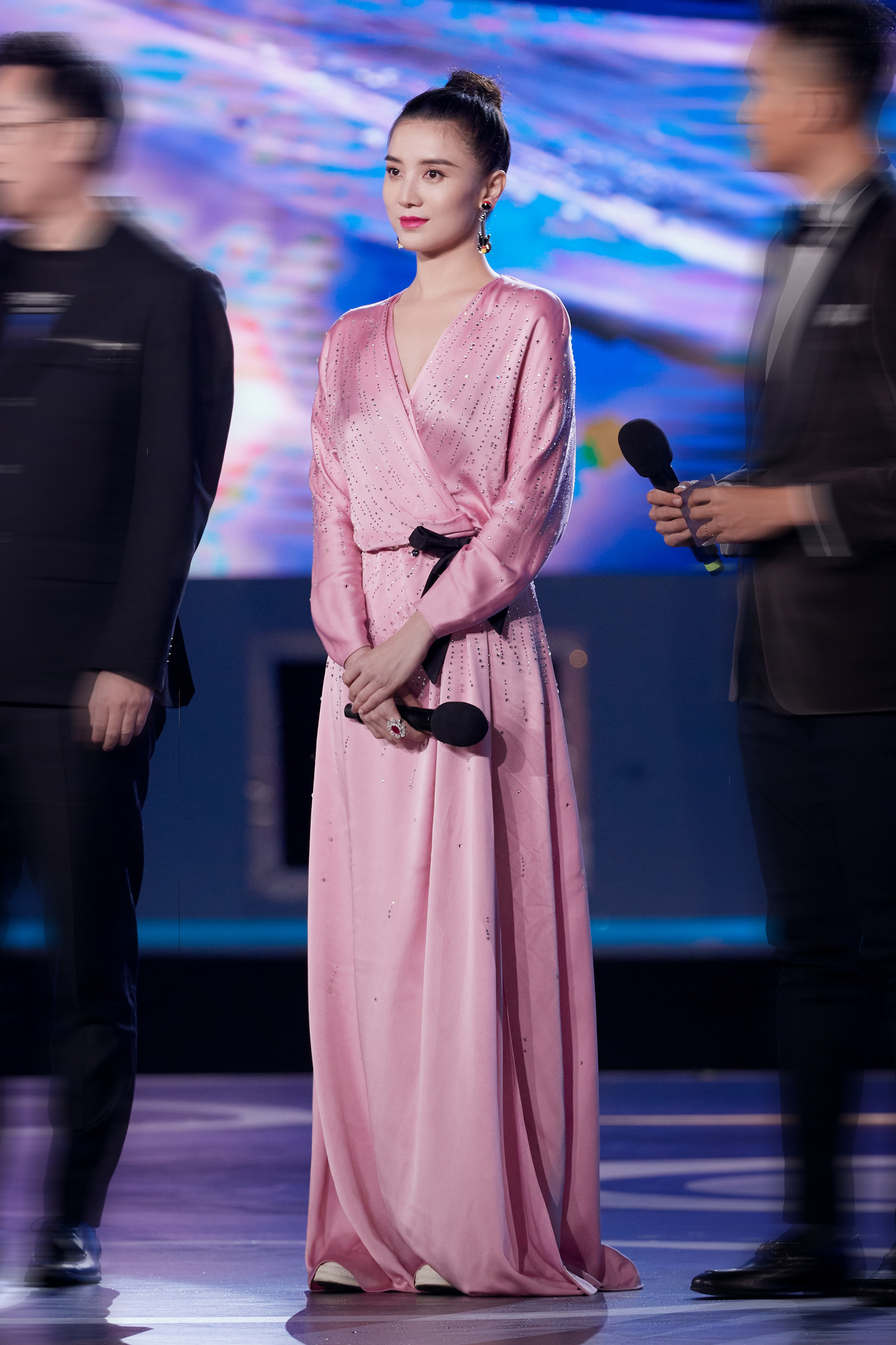 宋佳出席丝绸之路国际电影节开幕式 任特别推荐人致敬电影力量_品推