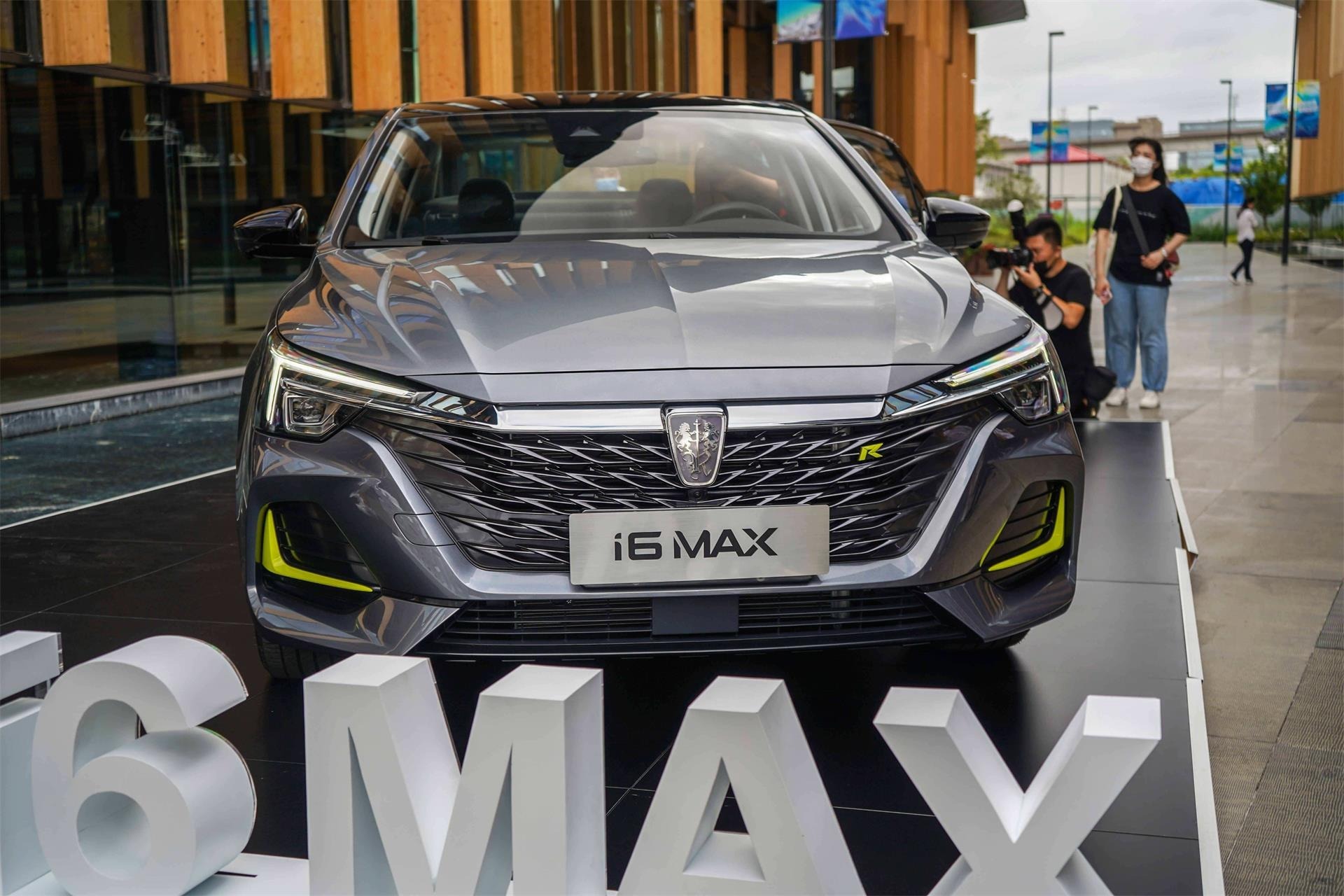 配“银河天幕“，荣威i6 MAX上市，这价格值得买吗