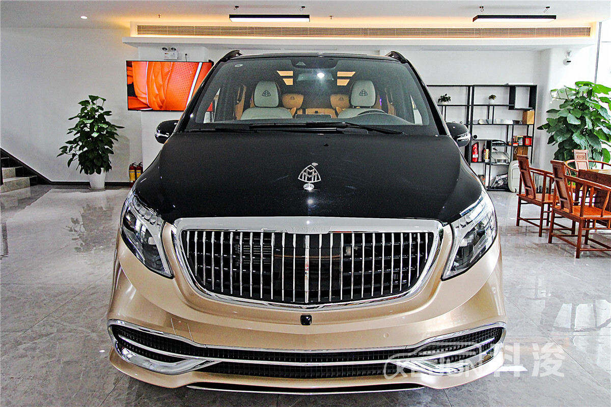 奔驰v-class l迈巴赫典藏版豪华商务车,经典的味道