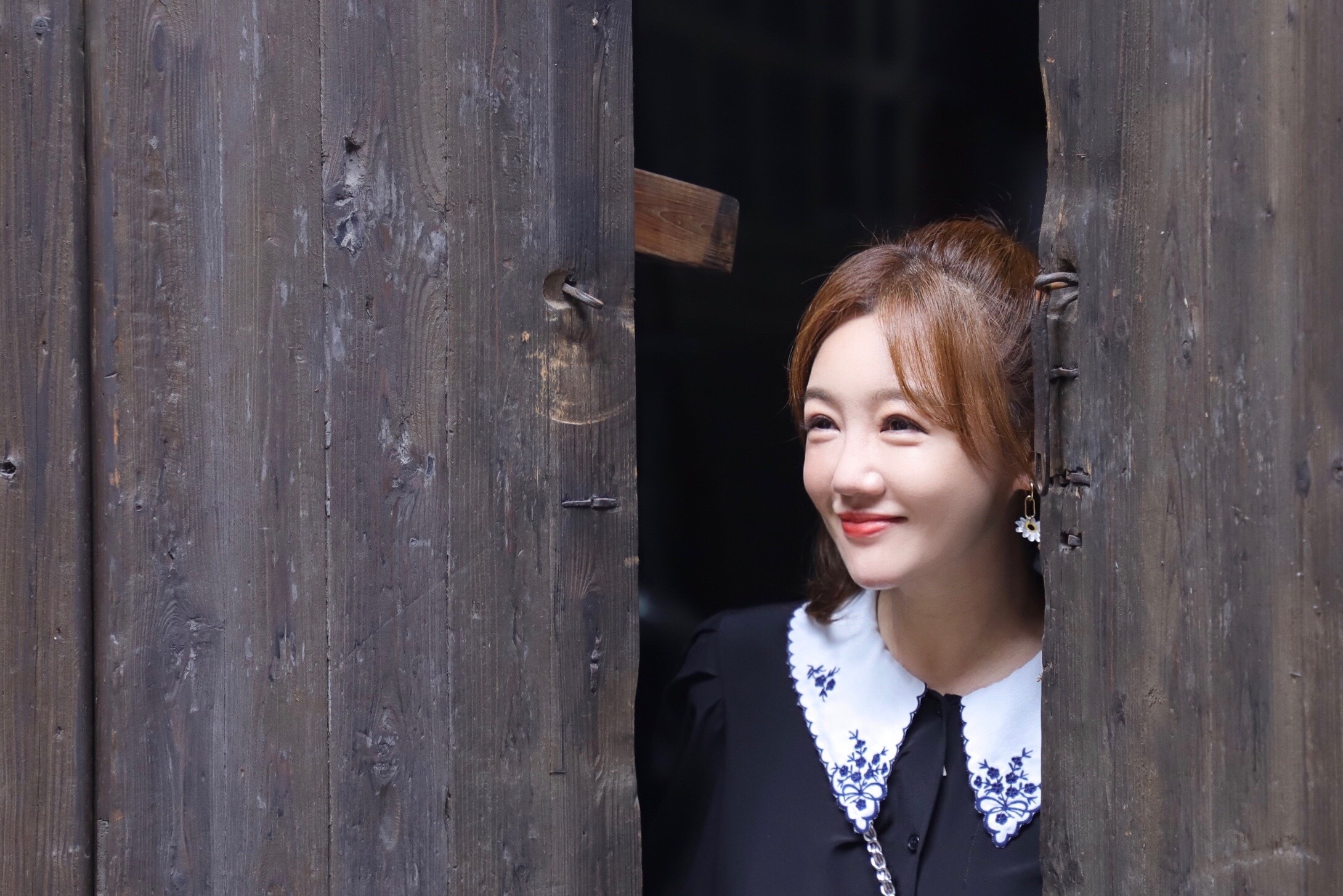 薛佳凝吟诗击剑文武双全,温柔帅气切换自如.__凤凰网