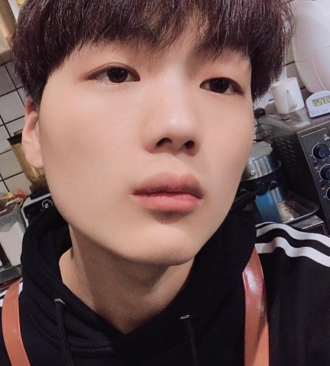 1个巴掌涨235000粉,被揍出来的网红"张若宇",做对了什么?__凤凰网