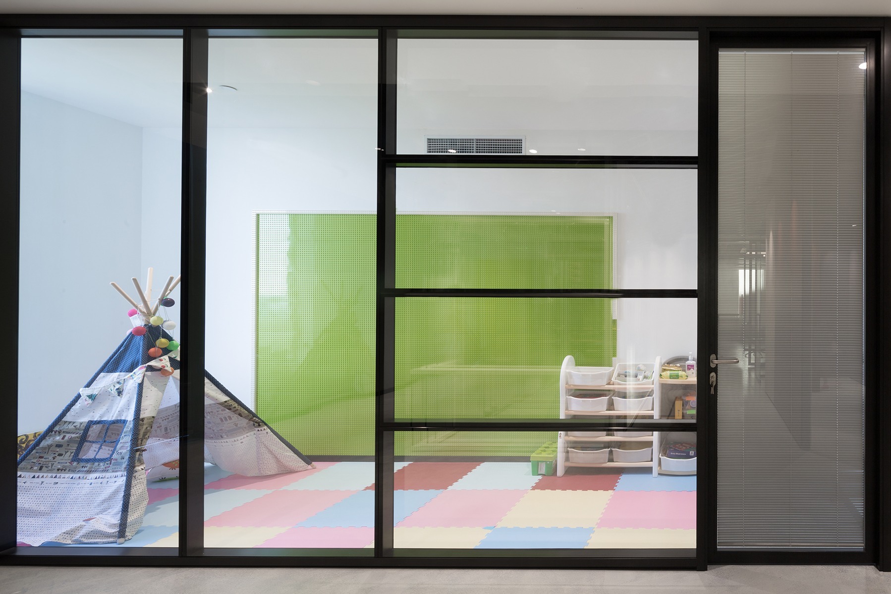 上海格墙隐框玻璃隔墙室内隔断