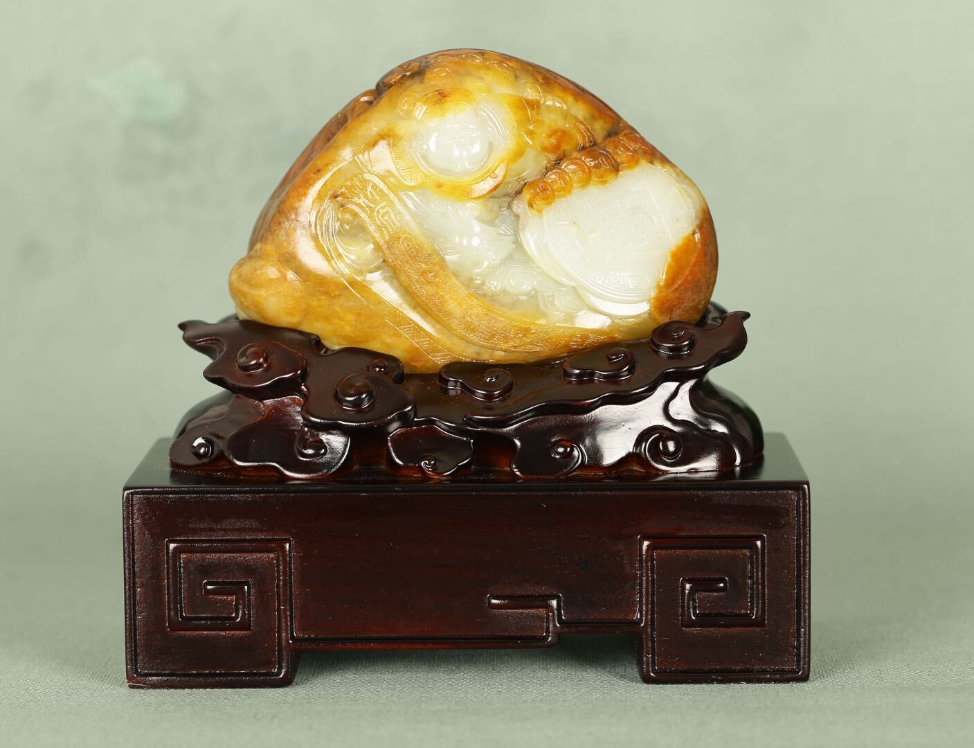 刘宗申,男,出生于玉雕之乡镇平县,中国玉雕大师,河南省高级工艺美术师