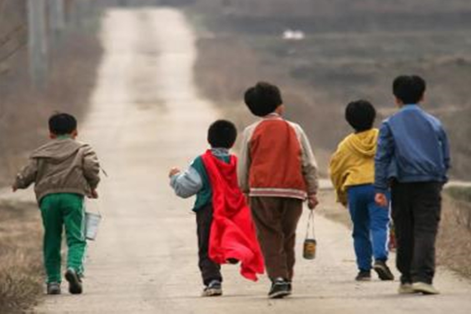 5名小学生离奇失踪，警方出动了32万人寻找他们，但最终一无所获