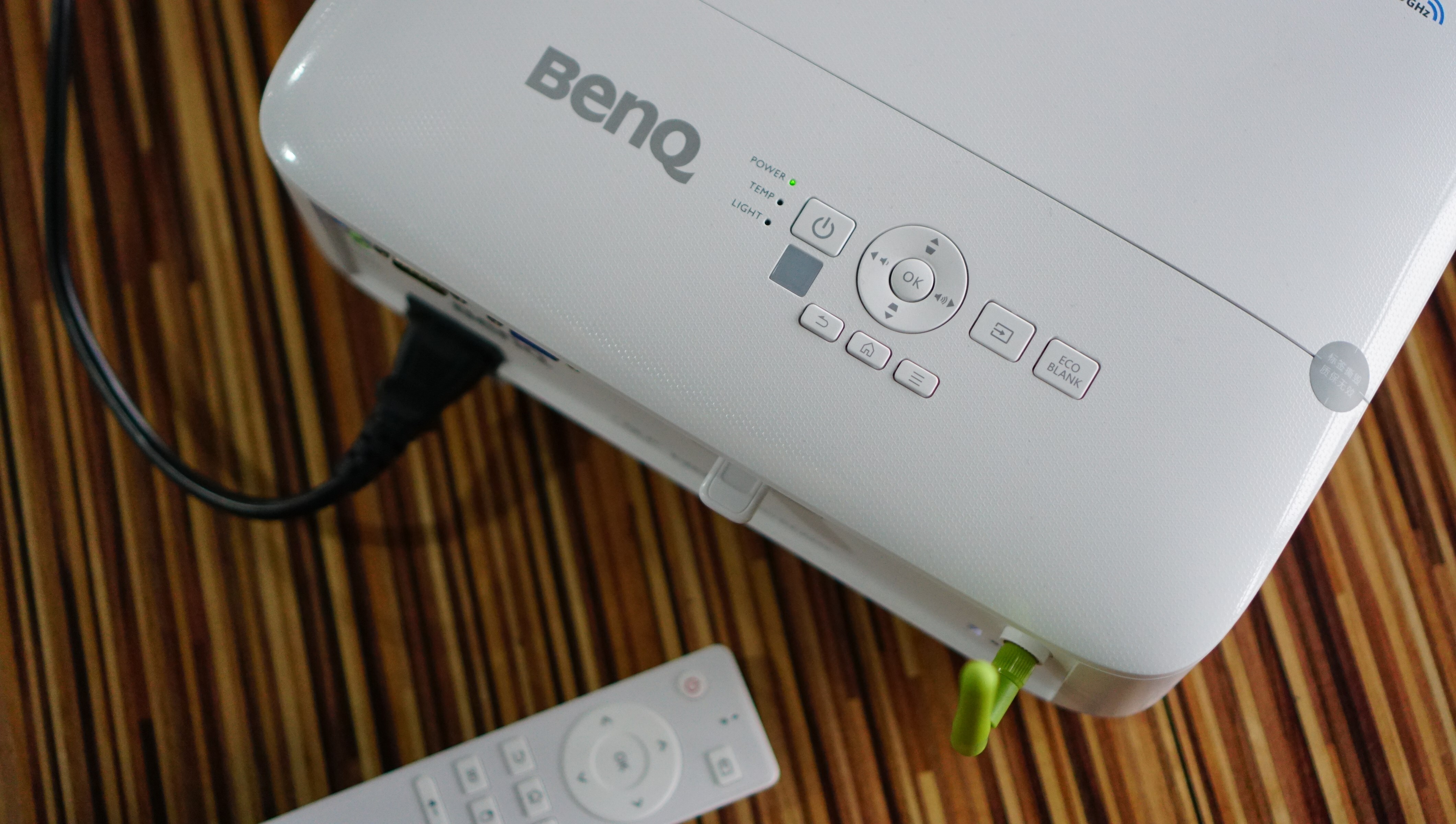 明基e530投影仪,家用办公两相宜__凤凰网