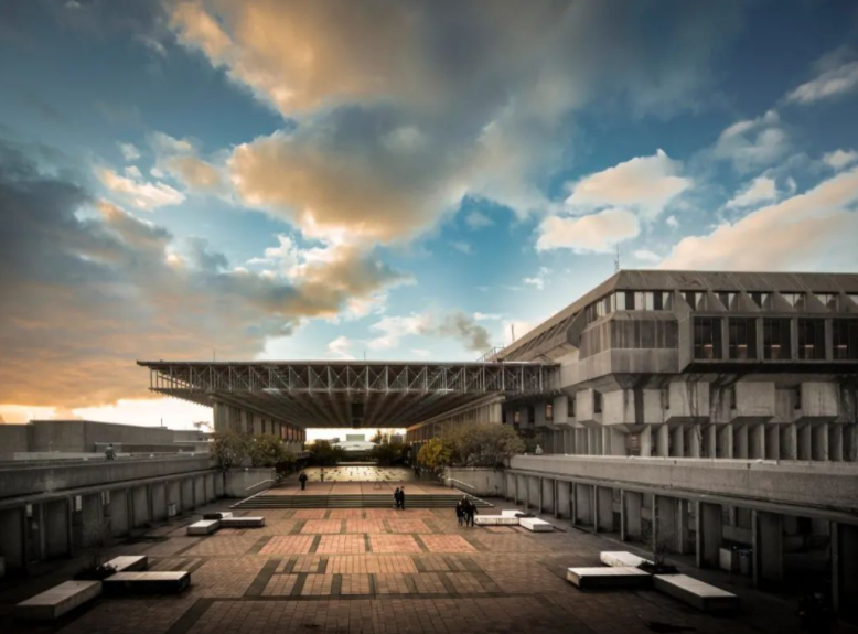 1% 圣托马斯大学 毕业率:54.4% 卡普顿大学 毕业率:56.