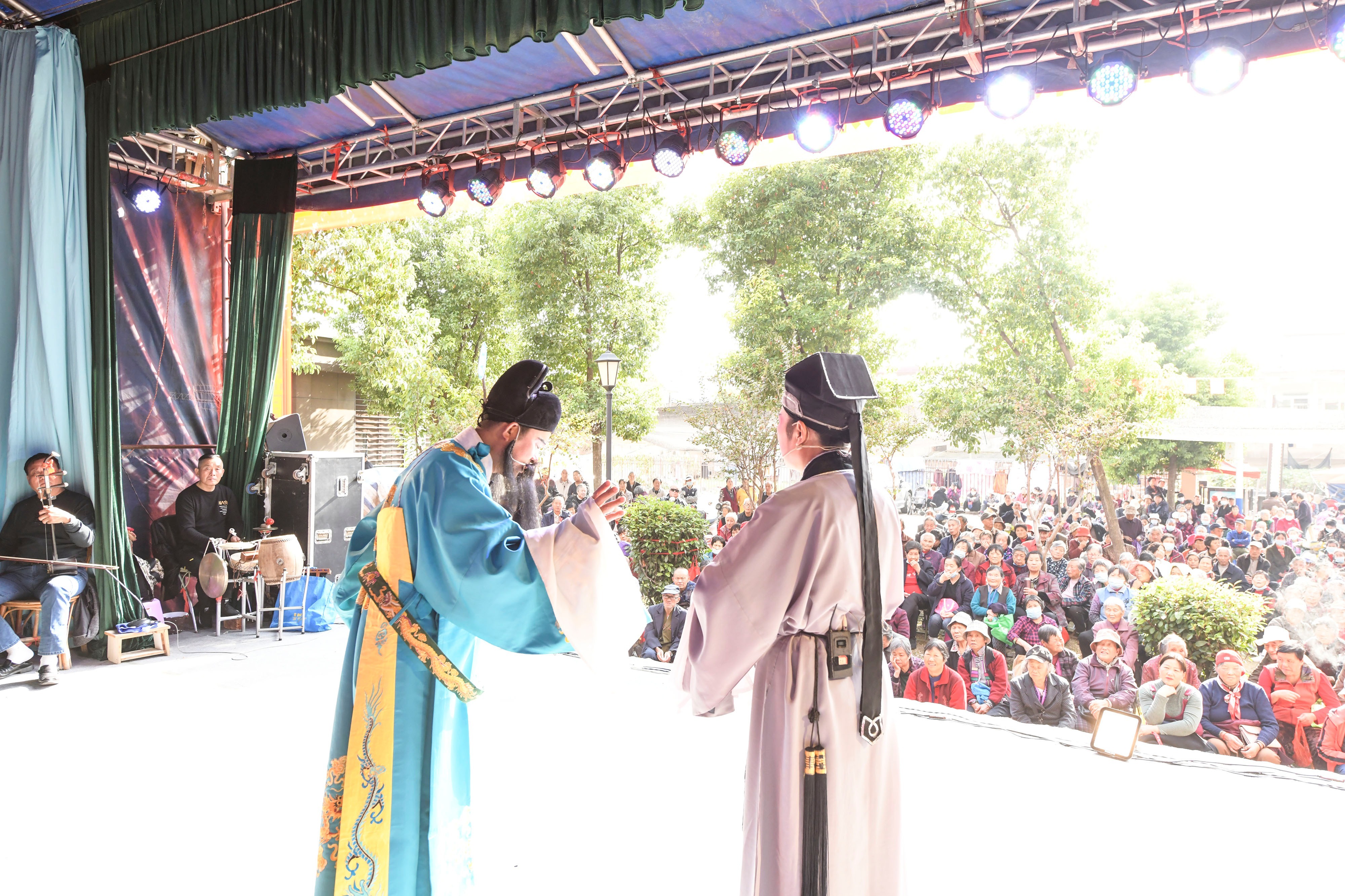 安徽合肥戏曲进社区家门口看大戏过足瘾