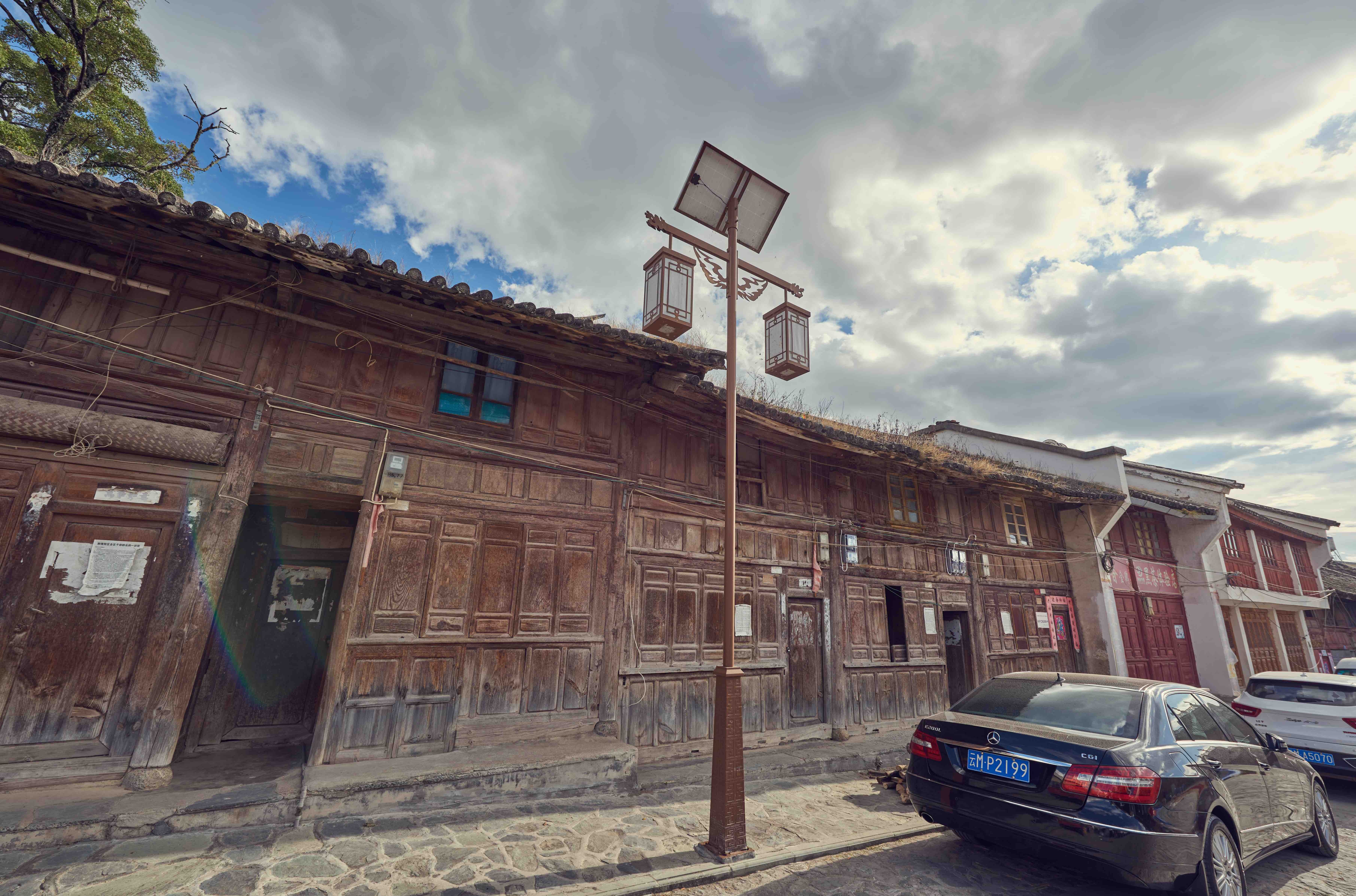 滇西保山最古老的村子,与秦相吕不韦有关,街道中保留完整古建筑__凤凰