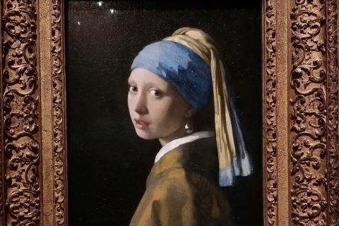 戴珍珠耳环的少女 回眸一笑百媚生