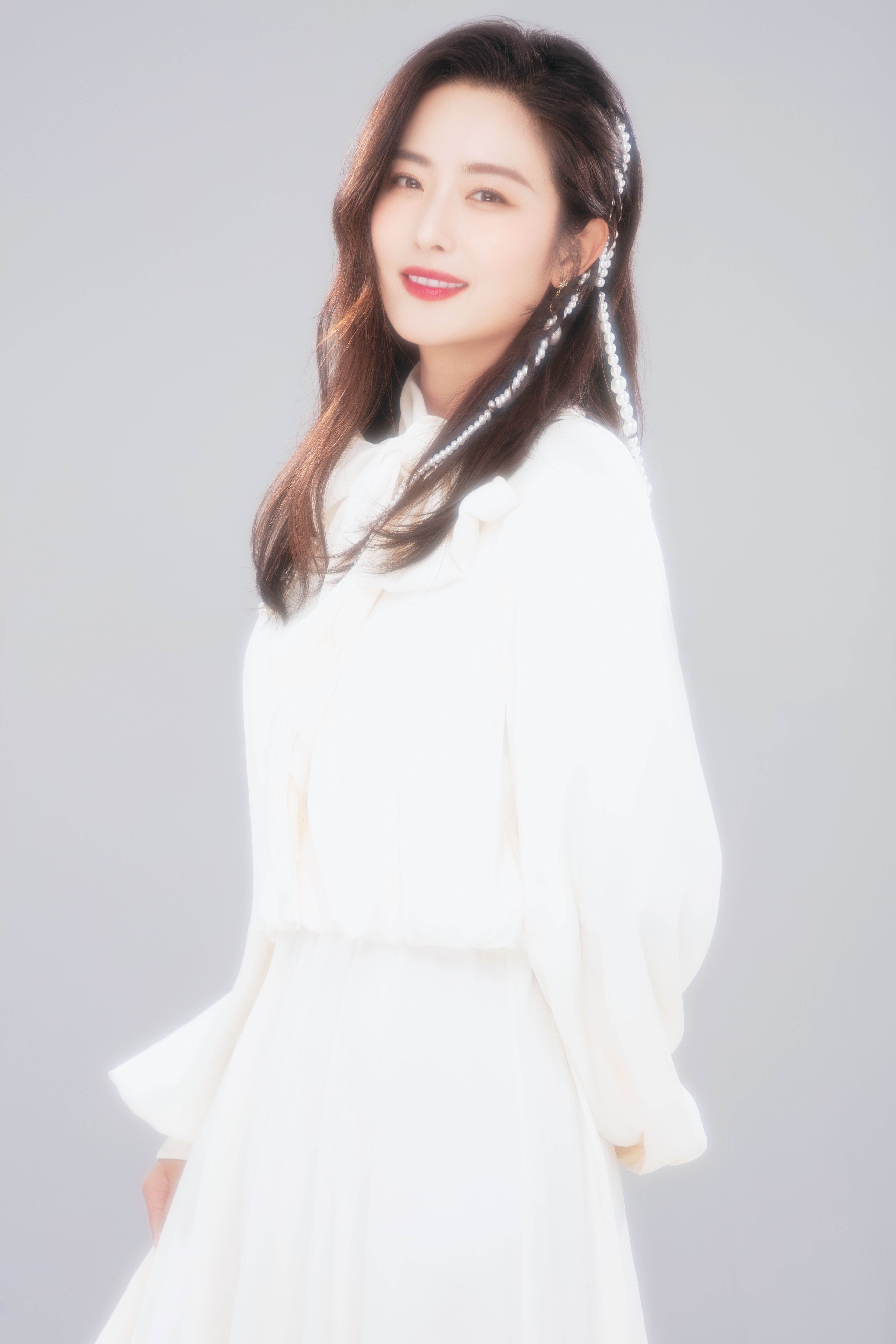 徐百慧港风珍珠妆大片释出娓娓道来东方典雅