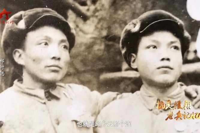 老战士含泪讲述邱少云牺牲瞬间 现场回忆上甘岭战役惨烈战况