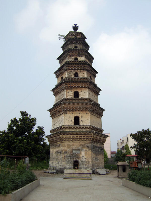 西平县的宝岩寺塔,莲花铁刹踞塔顶,镇住了日军的炮弹