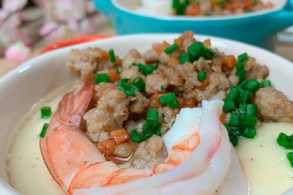 初哆咪泰国美食虾肉蒸蛋 ，美味的鸡蛋料理，易于在家中制作。