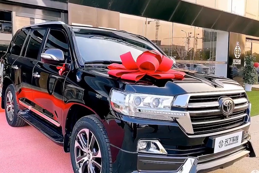 陆地巡洋舰5700VXR顶配  黑/棕现车即将再到店