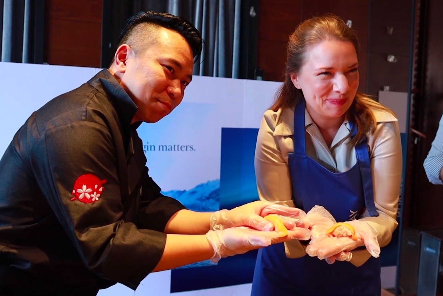 挪威海产品牌在上海外滩“东京和食”启动寿司课堂