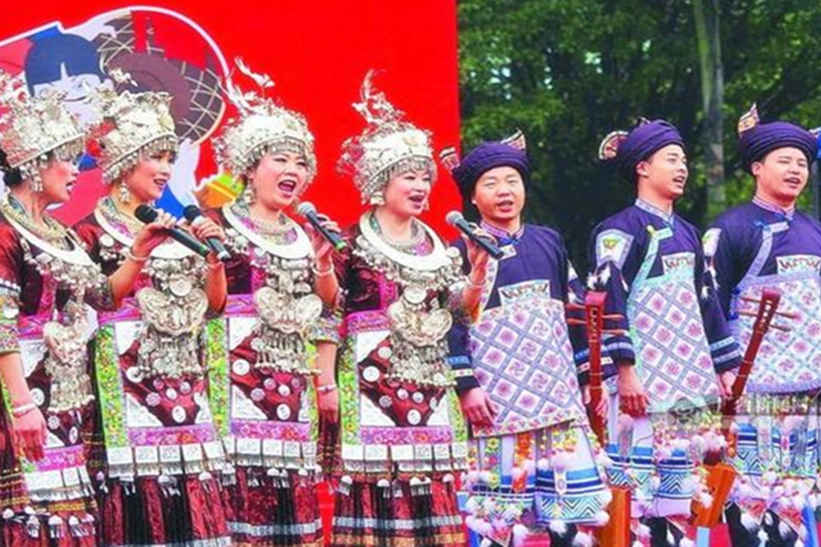 在中国，一些少数民族依然保留母系社会的传统，很多做法难以置信