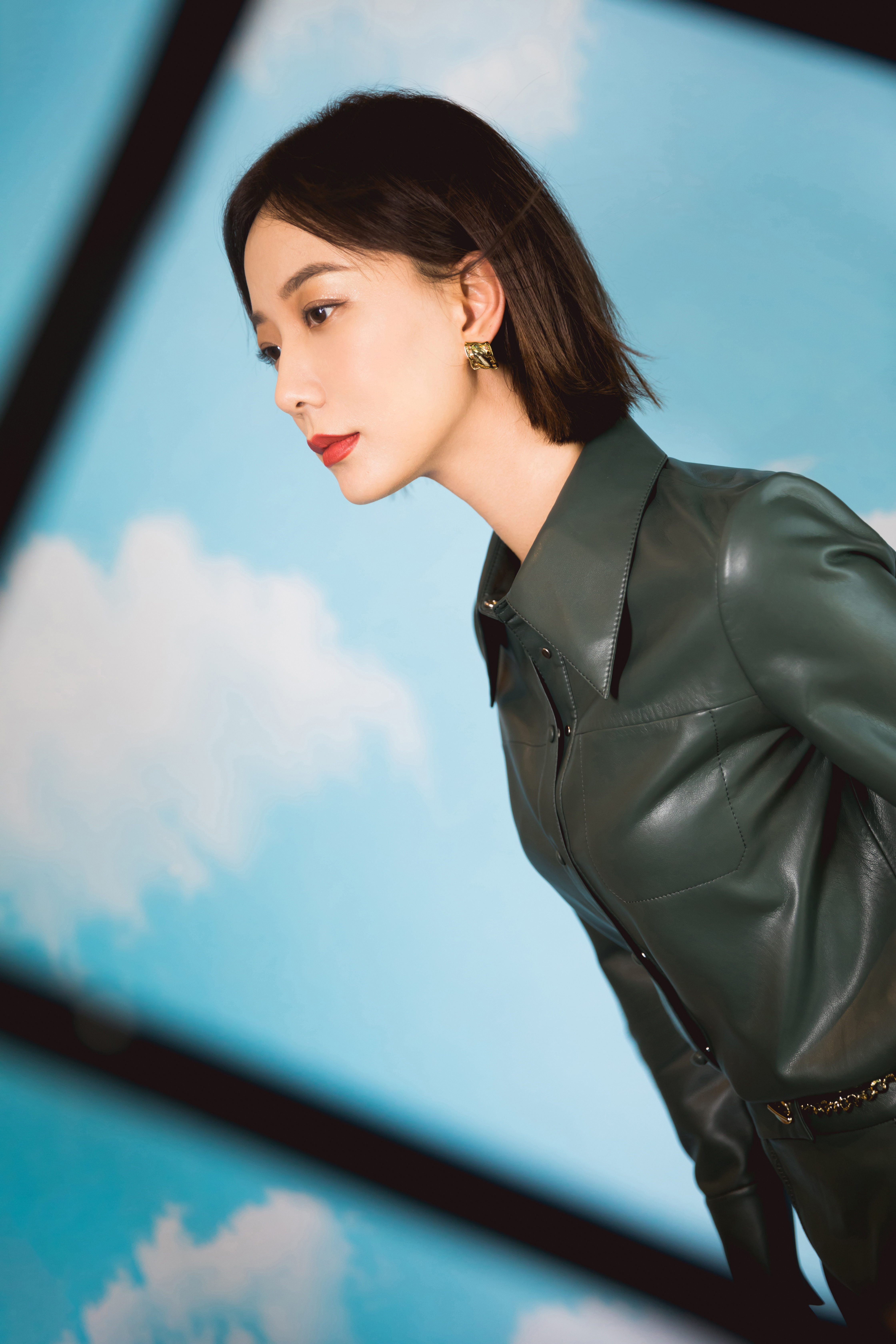 王珞丹亮相上海 分享穿搭心得